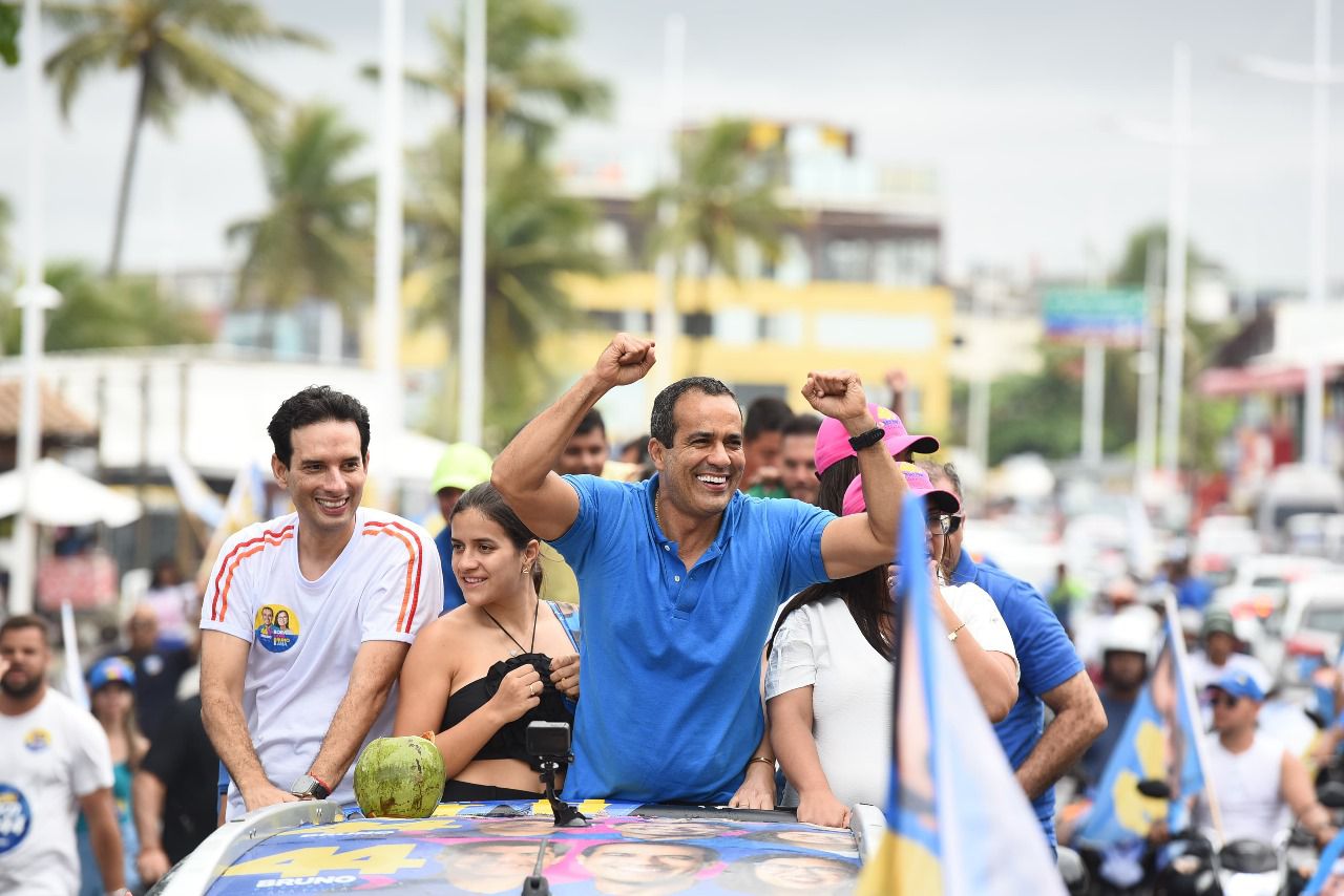 A uma semana das eleições, Bruno Reis realiza mega carreata de 30 km pela orla de Salvador: “a maior de toda a história”