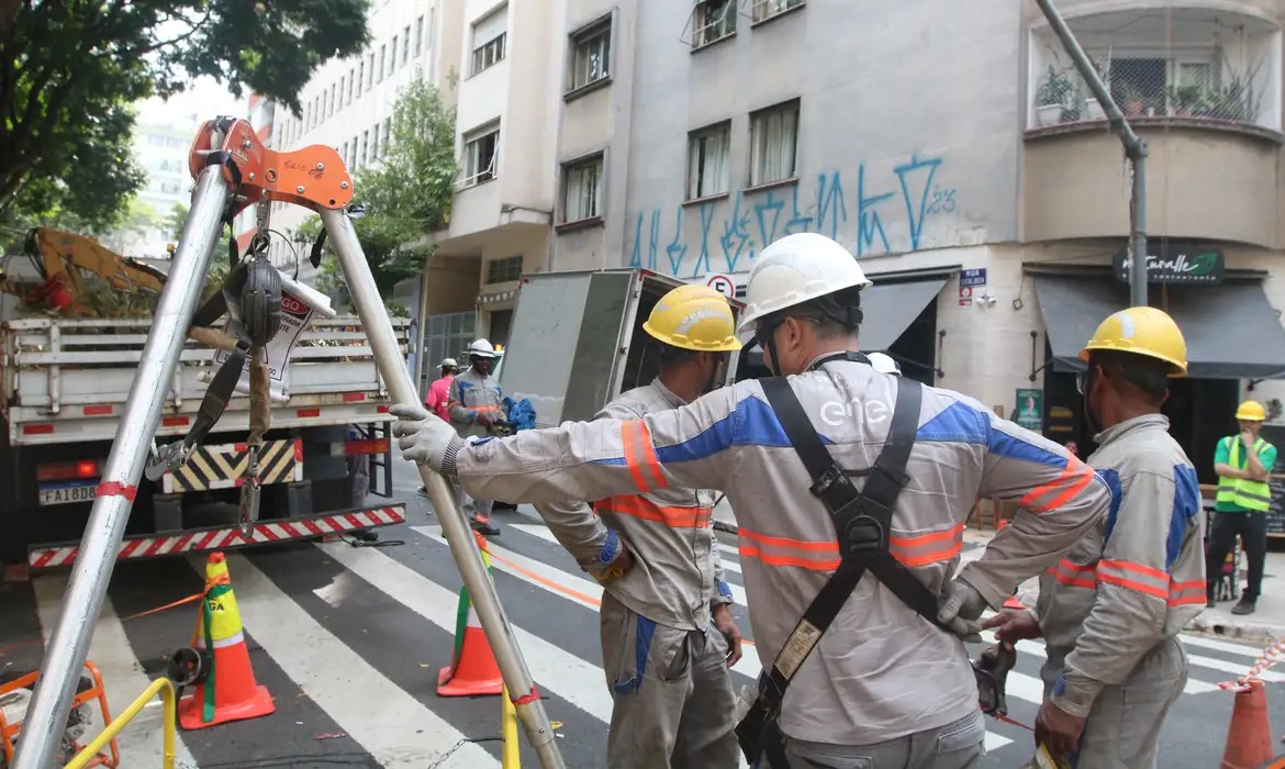 São Paulo: Justiça indeniza Enel em R$ 10 mil moradora que ficou 4 dias sem energia