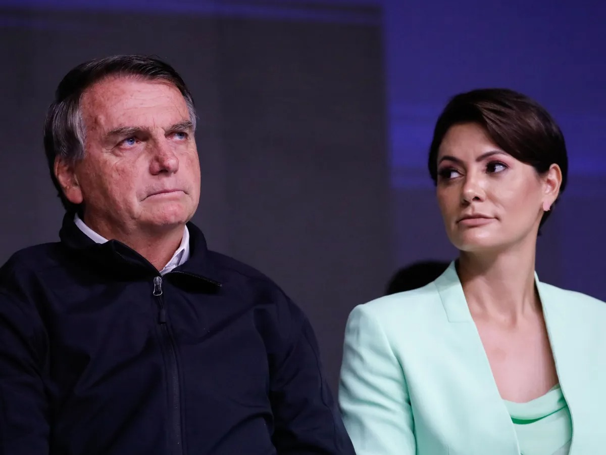 Bolsonaro diz que Michelle deve se candidatar ao Senado em 2026