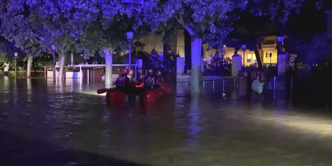 Tempestade causa enchentes em Valência, na Espanha; 51 pessoas morreram 