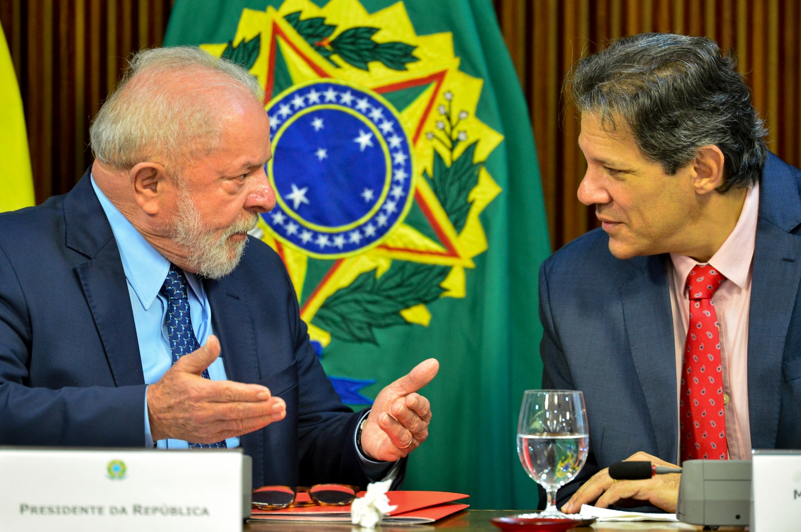 Lula volta a reunir ministros para discutir cortes de gastos