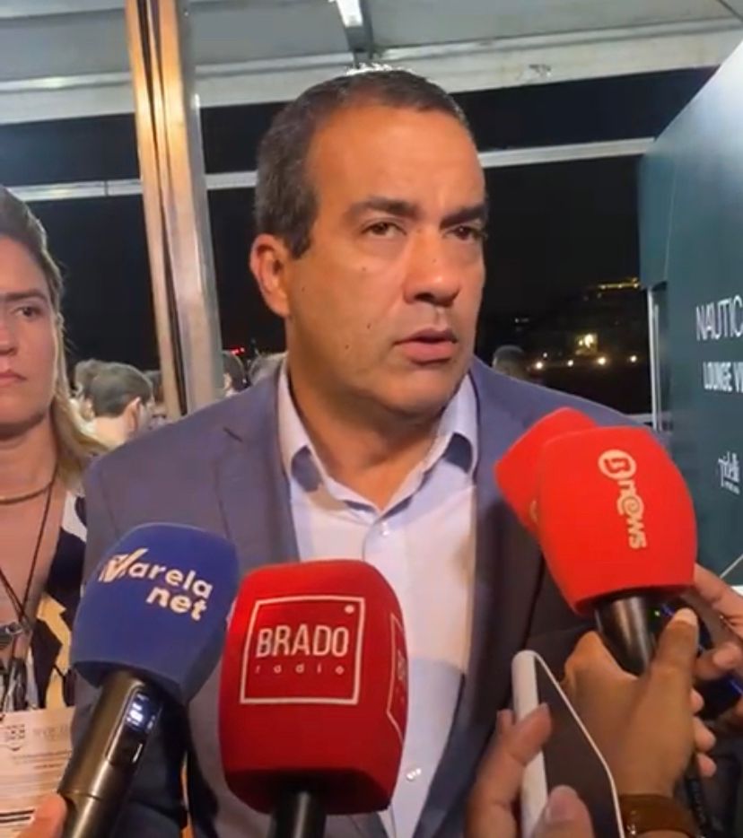 'Tem decisões que cabem ao prefeito', diz Bruno Reis sobre recomendação de remoção de mesas de bares em calçadas