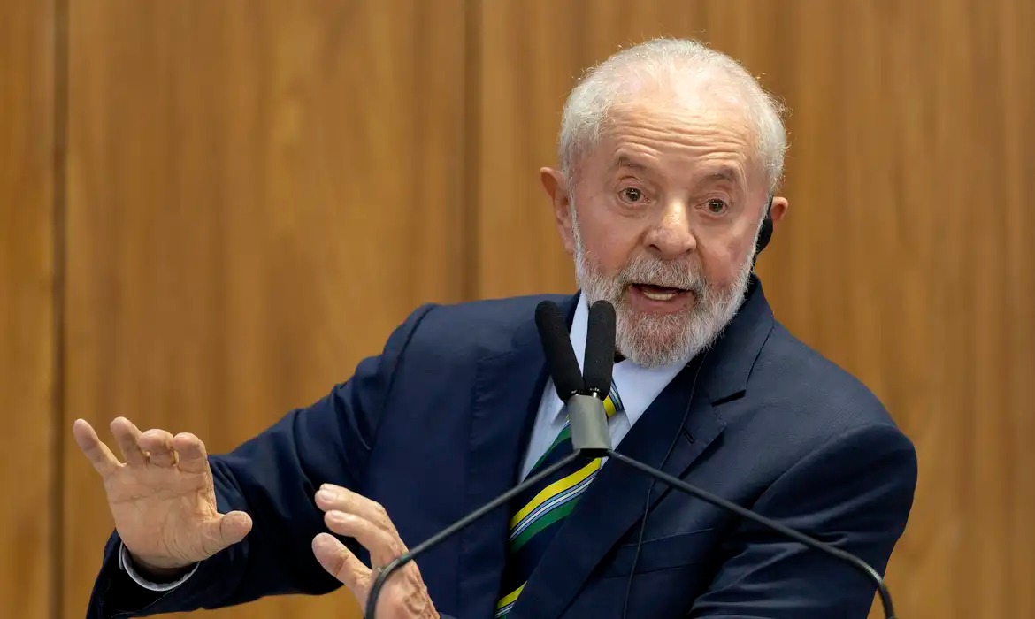 Partido Novo questiona reunião de Lula, PF e STF no momento da explosão em Brasília