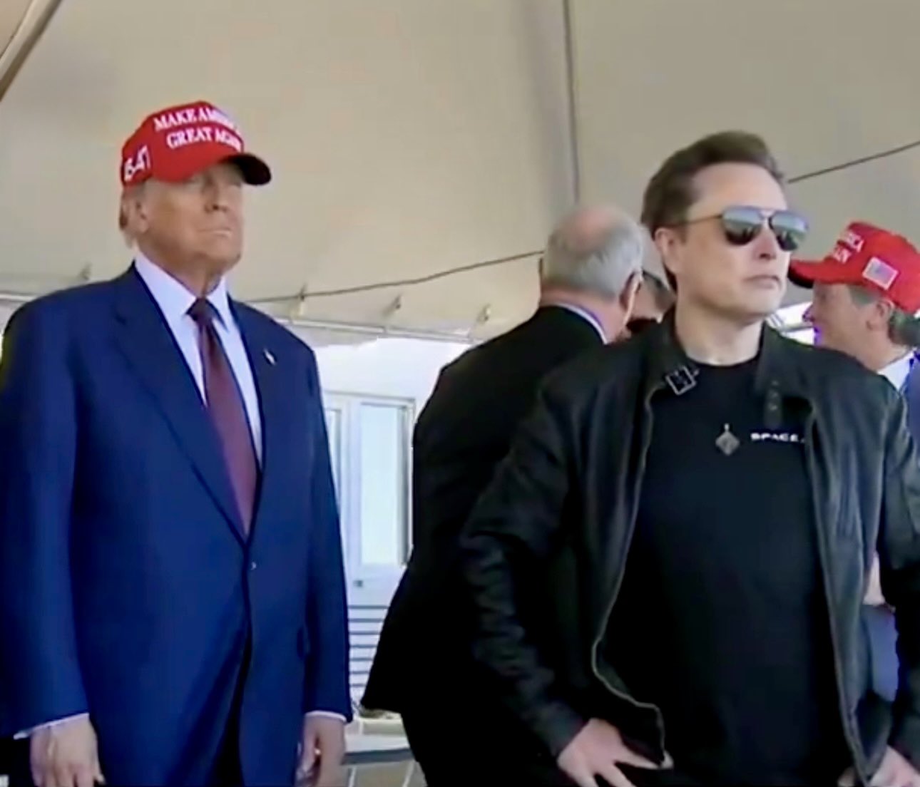 Ao lado de Musk, Trump acompanham lançamento da Starship da SpaceX