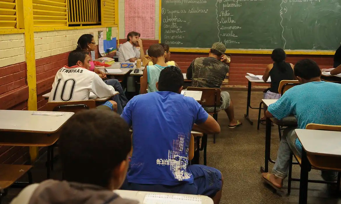 Desigualdade no acesso a água e saneamento afeta 1,4 Milhão de estudantes em escolas públicas