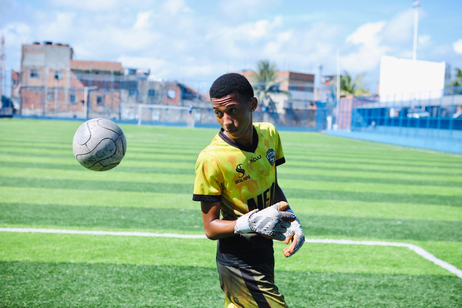 Prefeitura entrega nova Arena Esportiva do Abaeté e chega a 67 campos de grama sintética em Salvador