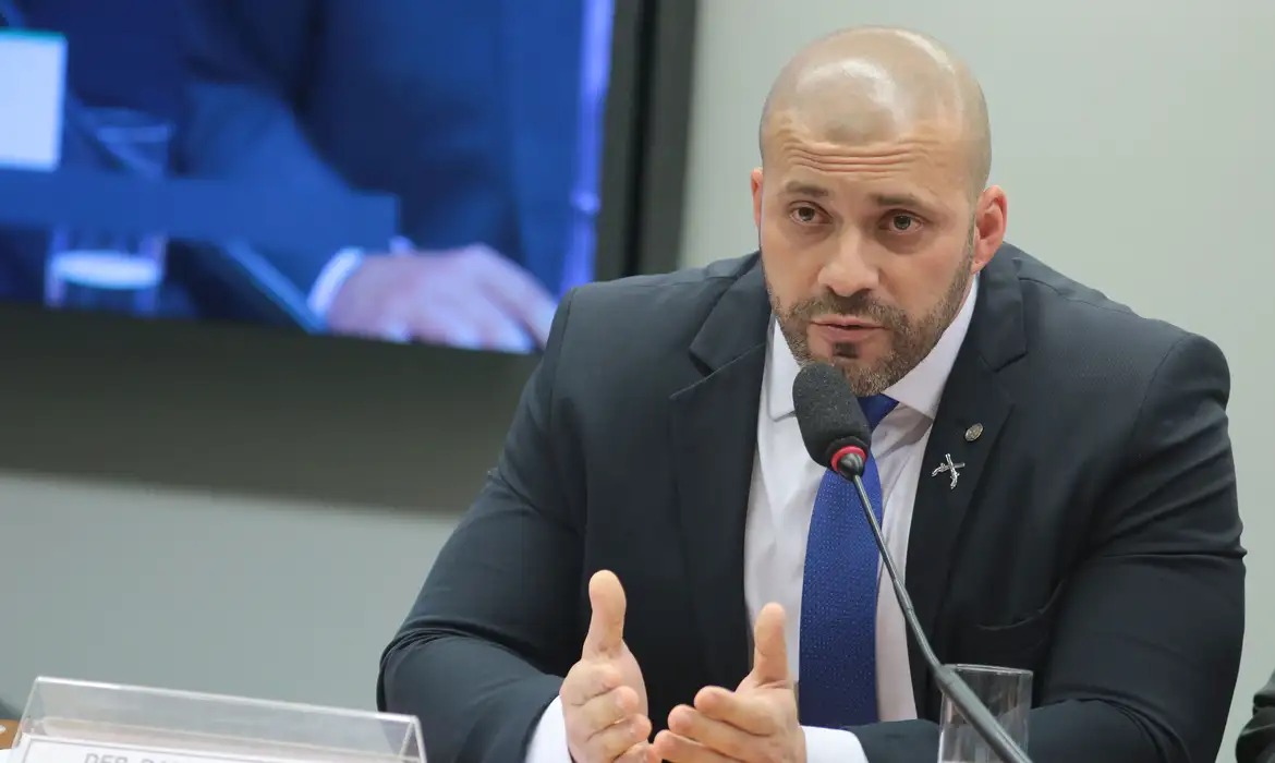 Alexandre de Moraes concede liberdade condicional a Daniel Silveira