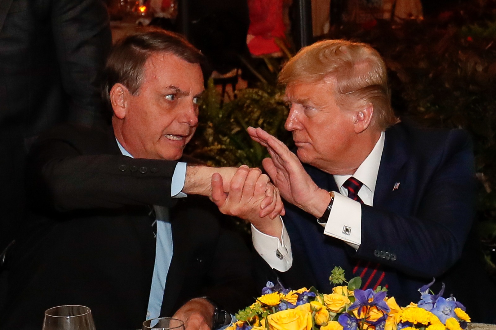 Bolsonaro afirma que irá à posse de Trump, mas enfrenta restrições judiciais