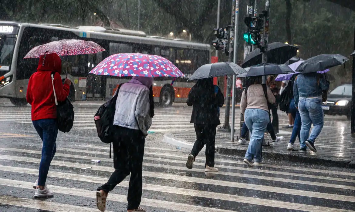 Chuvas em Salvador superam previsão de janeiro em 48 horas