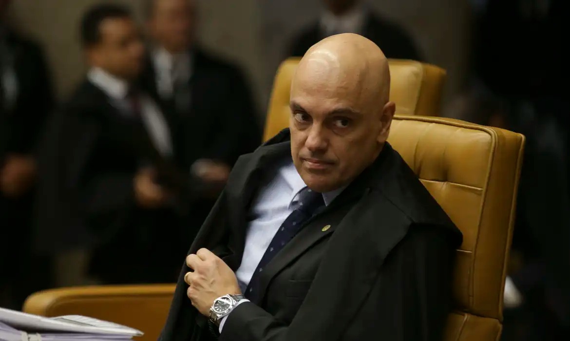 Moraes envia pedido de liberação de passaporte de Bolsonaro à PGR