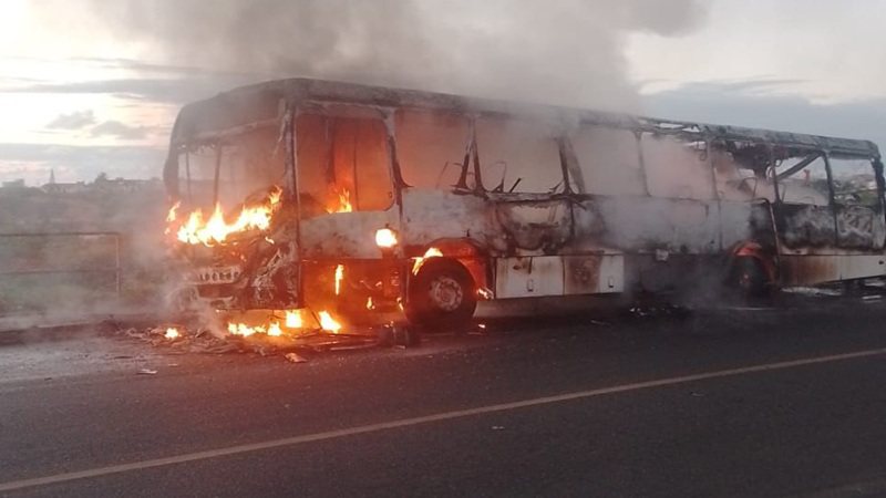 Ataque a ônibus em Salvador é realizado por moradores de rua, dizem autoridades