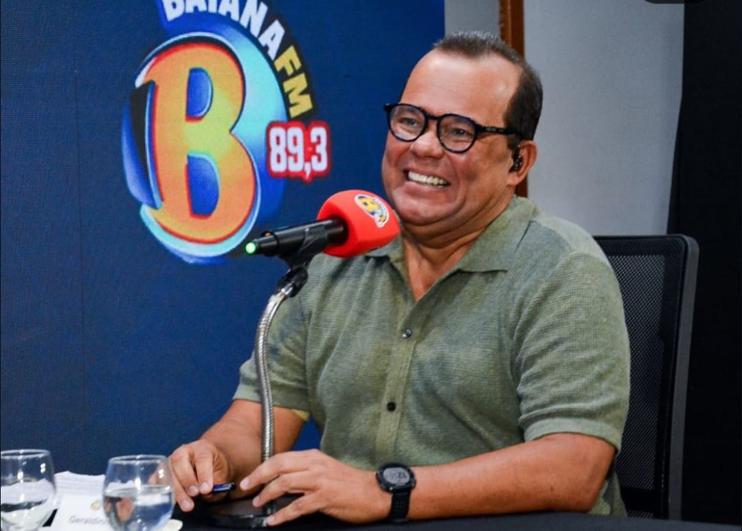 Geraldo Júnior estreia programa na Rádio Baiana FM, em uma tentativa desesperada de se manter na política