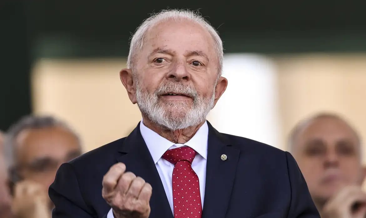 Lula já admite derrota em 2026 e diz que entregará a faixa presidencial