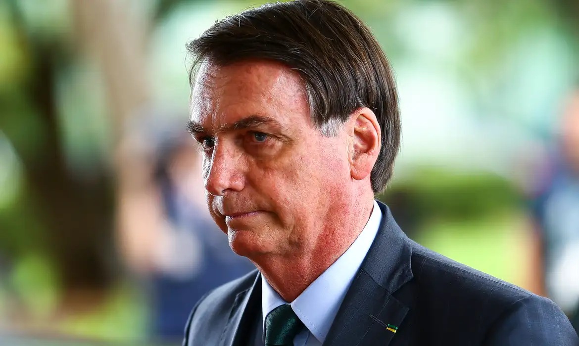 Bolsonaro participa de almoço com senadores da oposição