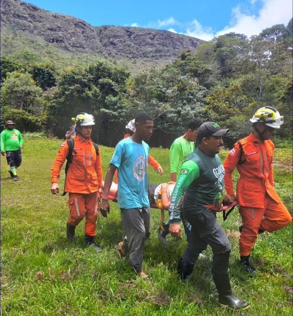 Turista de Londres é resgatada na Chapada Diamantina após acidente em trilha