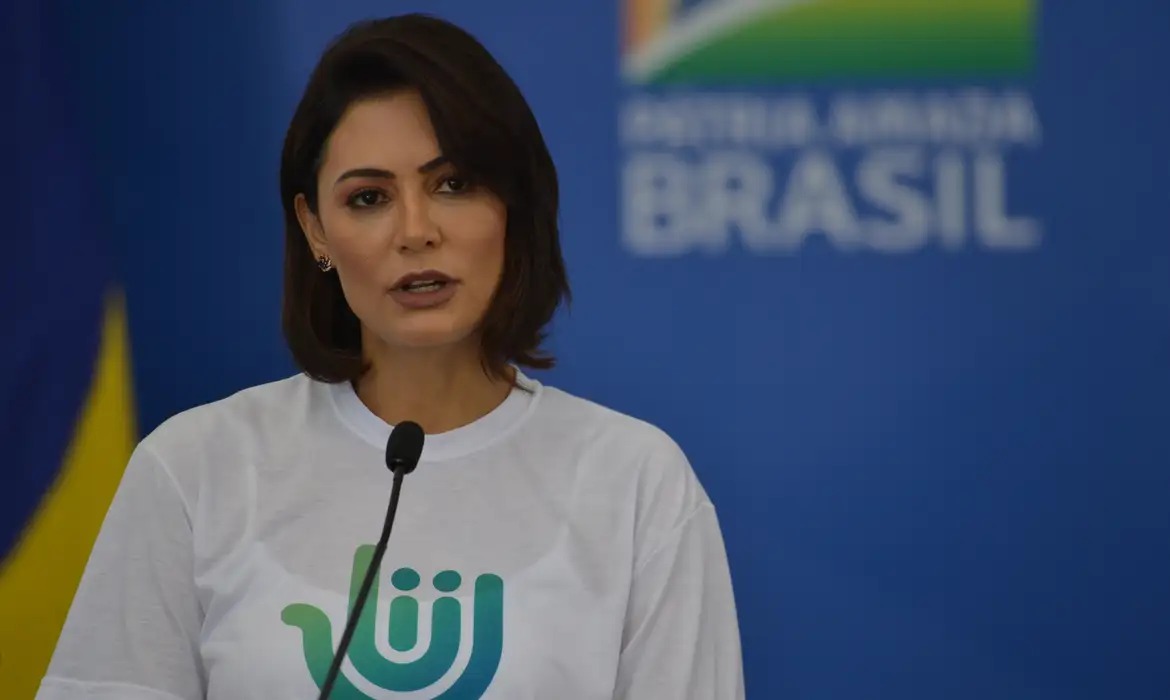 Michelle Bolsonaro não irá a ato convocado por Bolsonaro no Rio